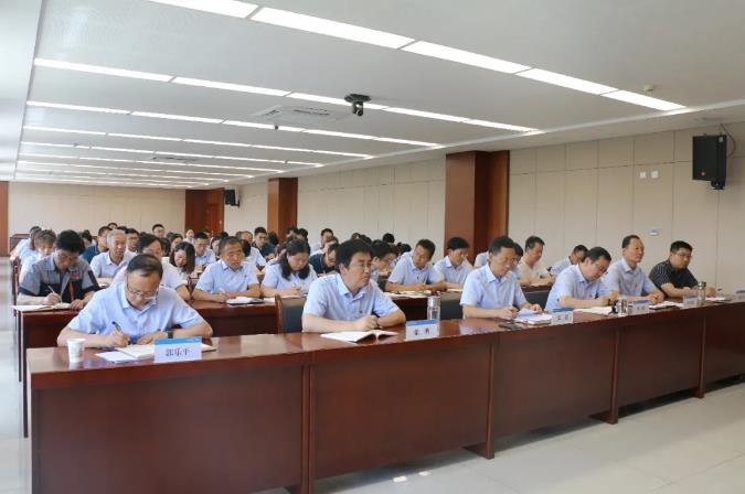 市政府国资委党委委员、副主任边疆到泓源公司讲党课(图3) 市政府国资委党委委员、副主任边疆到泓源公司讲党课(图3)